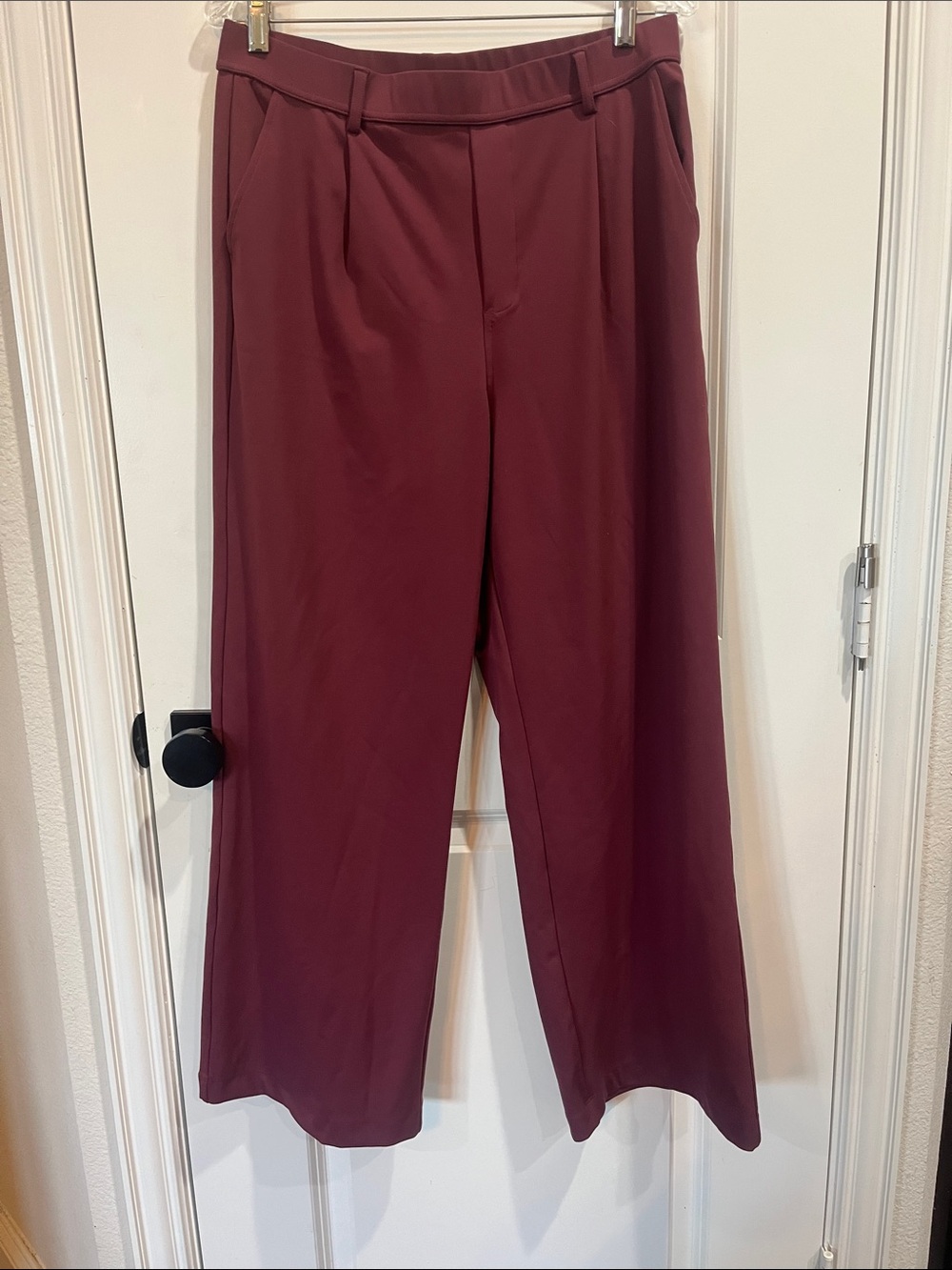 HALARA Wide-Leg Pants in Burgundy